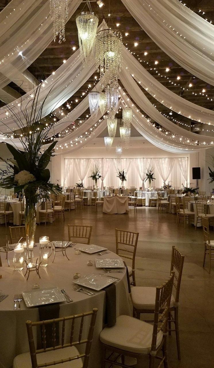 Luxury wedding table setting decoration